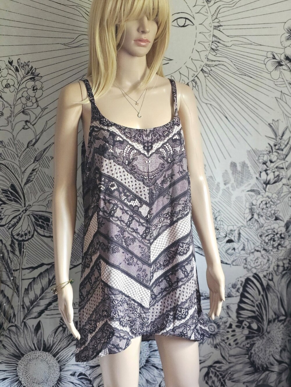 NWT Cabi Lace-Overlay Monacco Cami in Black and Cream Medium